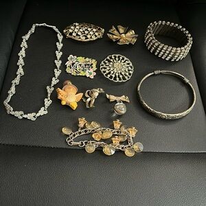 1940 vintage jewelry lot of brooches,bracelets and necklace total 11 items